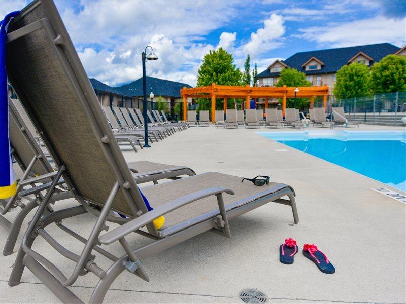 Bighorn Meadows Resort Рейдиум-Хот-Спрингс Экстерьер фото