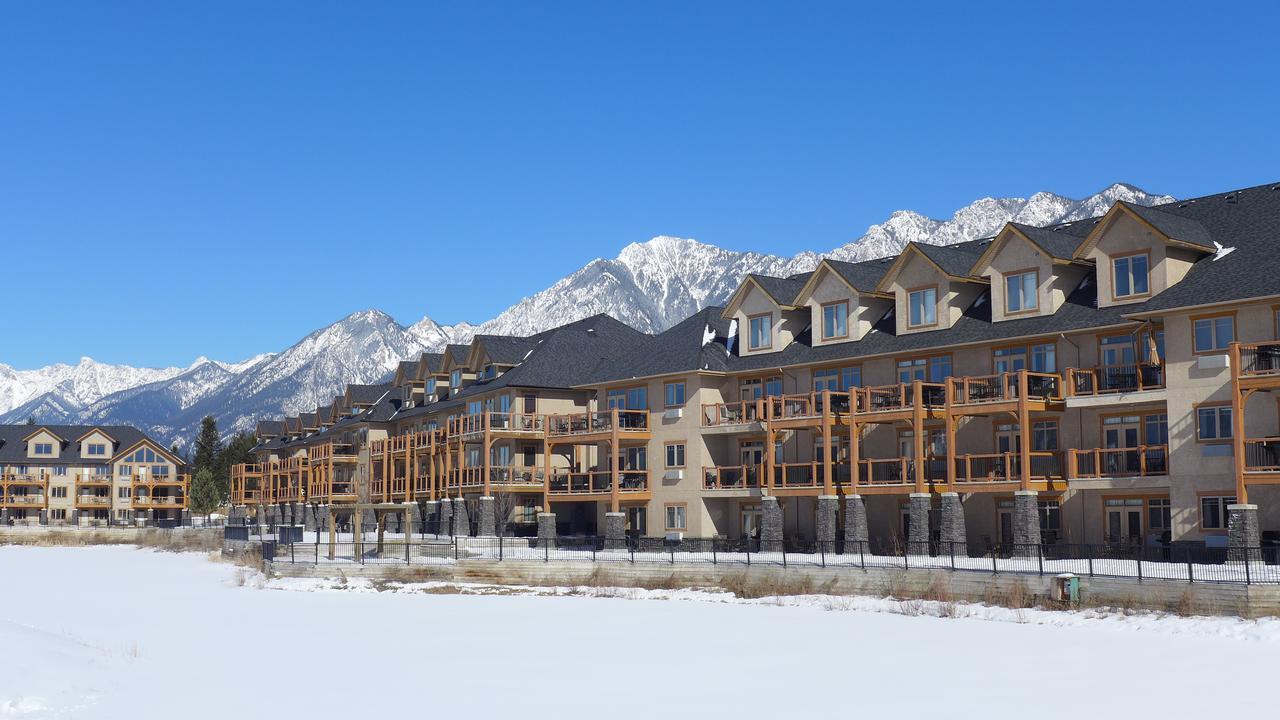 Bighorn Meadows Resort Рейдиум-Хот-Спрингс Экстерьер фото