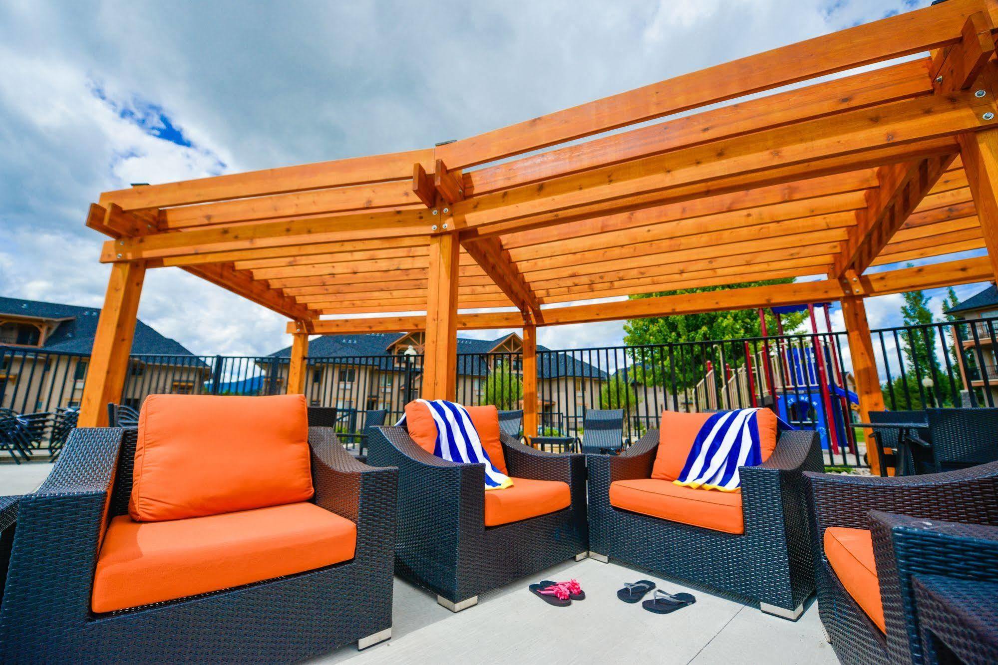 Bighorn Meadows Resort Рейдиум-Хот-Спрингс Экстерьер фото