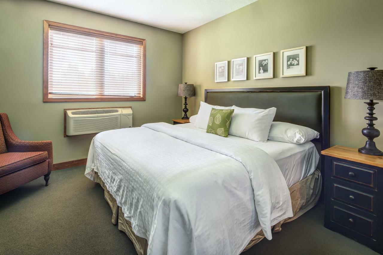 Bighorn Meadows Resort Рейдиум-Хот-Спрингс Экстерьер фото