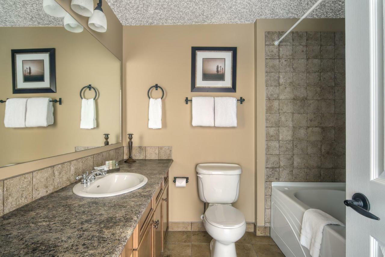 Bighorn Meadows Resort Рейдиум-Хот-Спрингс Экстерьер фото